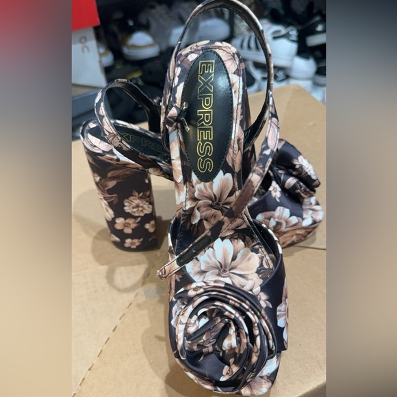 Express heels - Picture 2 of 3